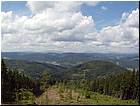 Z jednej z wielu widokowych wież na grzbiecie można obserwować przede wszystkim wierzchołki Beskidu Śląsko-Morawskiego: Kneszynia, Smrek, Łysa Góra i Trawny
